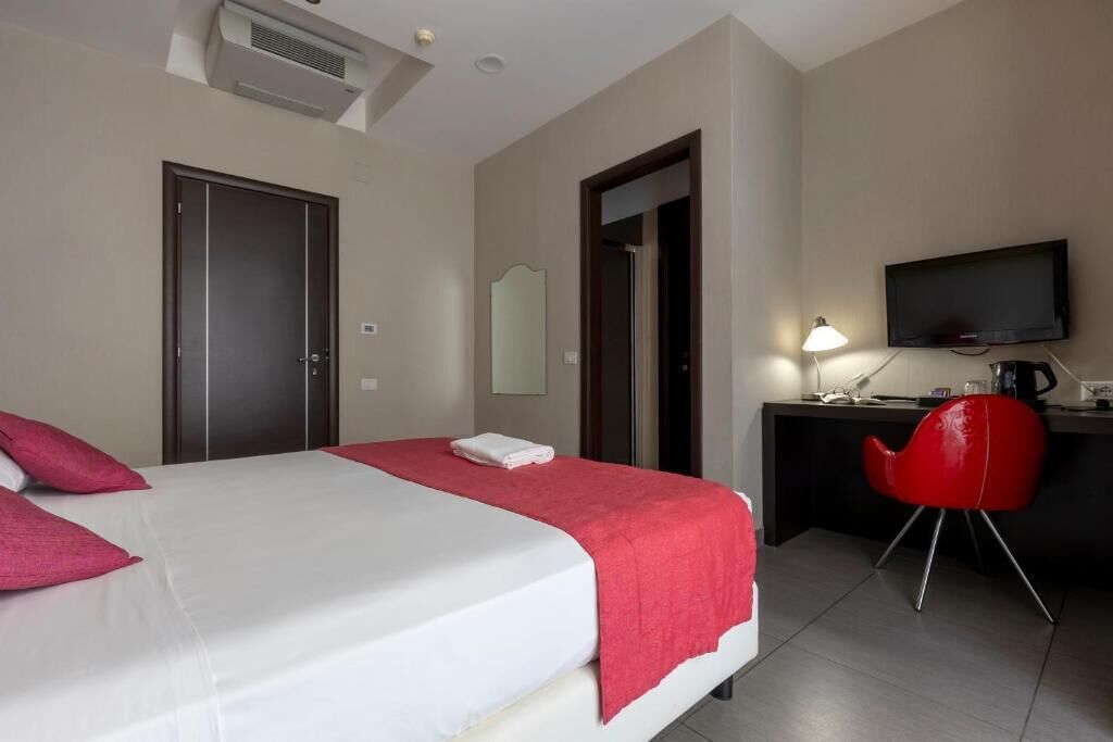 Ropa de cama de alta calidad, minibar, caja fuerte y escritorio