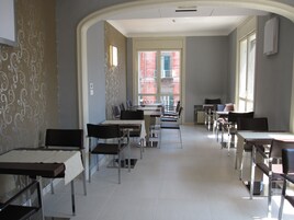 包含每日自助早餐