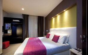 Standard Double or Twin Room | Premium bedding, minibar, in-room safe, desk - Napolit'amo Hotel Medina (Naples)