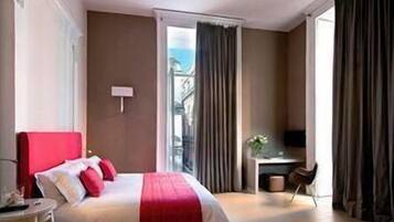 Hochwertige Bettwaren, Minibar, Zimmersafe, Schreibtisch