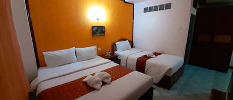 Family Room | Desk, blackout drapes, free WiFi, bed sheets