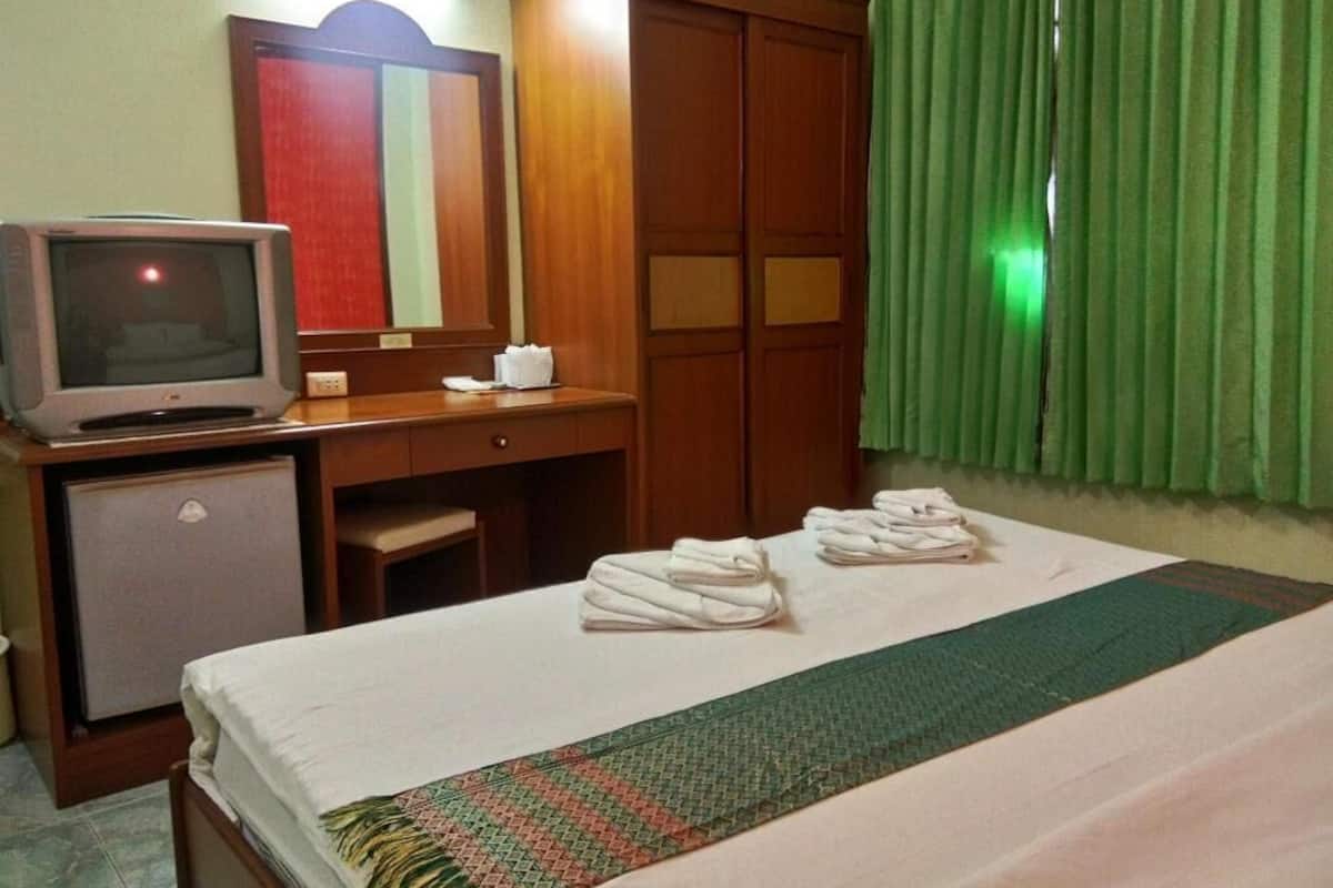 Escritorio, cortinas blackout, wifi gratis y ropa de cama 