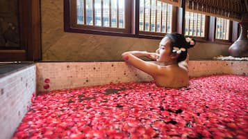 Couples treatment room(s), hot tub, steam room, body treatments