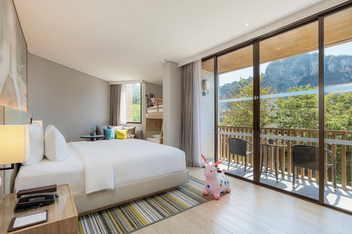 Familienzimmer, 1 King-Bett, Balkon, Bergblick | 1 Schlafzimmer, hochwertige Bettwaren, Betten mit Memory-Foam-Matratzen