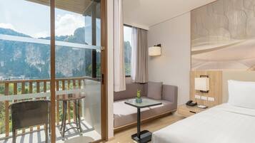 Standard Room, 1 King Bed, Balcony, Mountain View