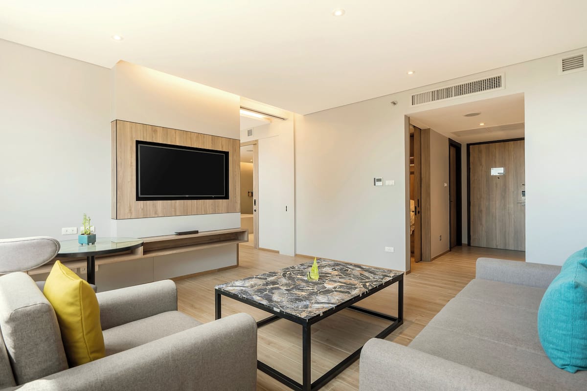 1 Schlafzimmer, hochwertige Bettwaren, Betten mit Memory-Foam-Matratzen