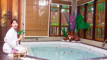 Couples treatment room(s), hot tub, steam room, body treatments
