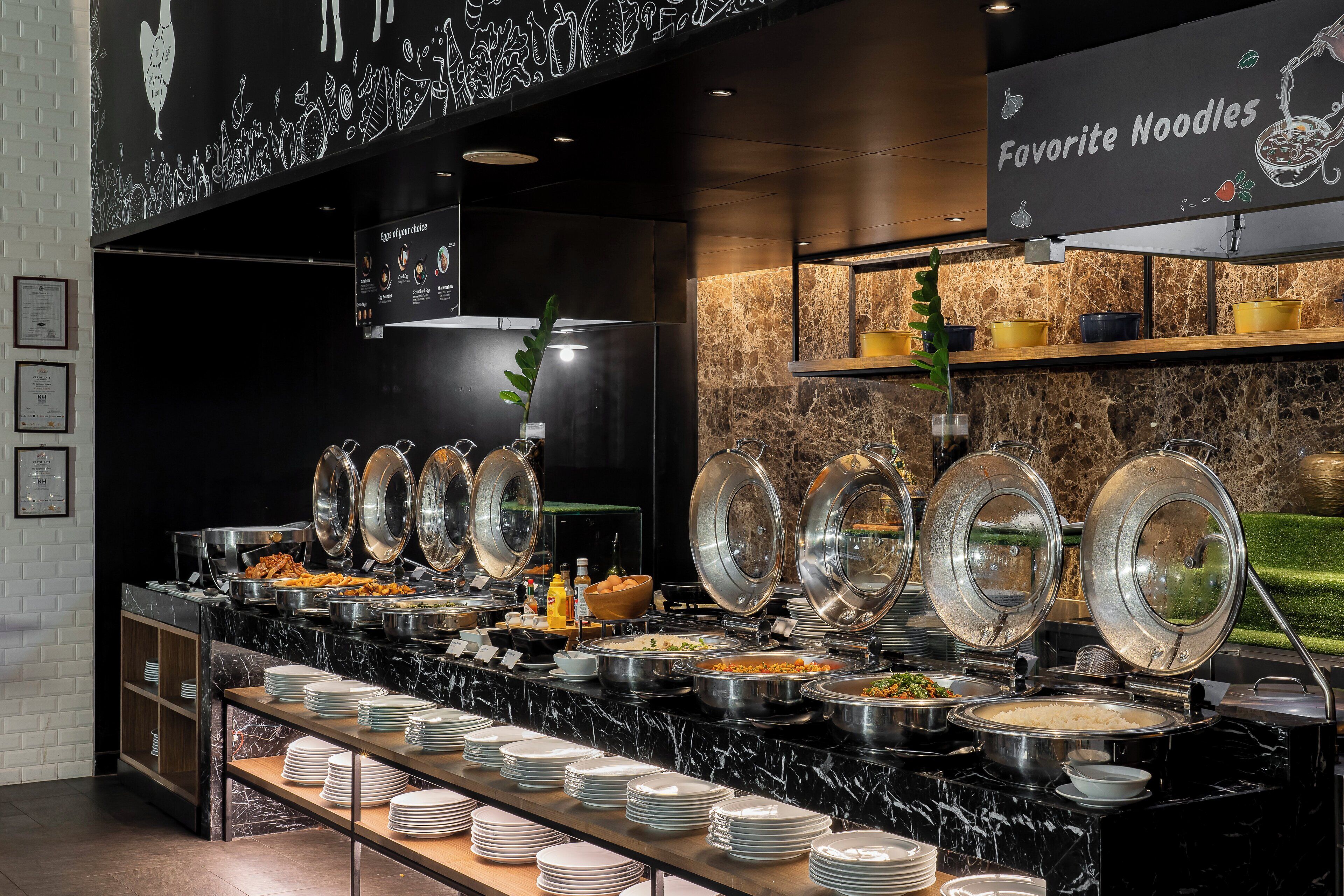 Café da manhã com buffet todos os dias (THB 587 por pessoa) 