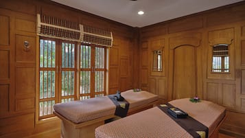 Couples treatment rooms, hot tub, steam room, body treatments