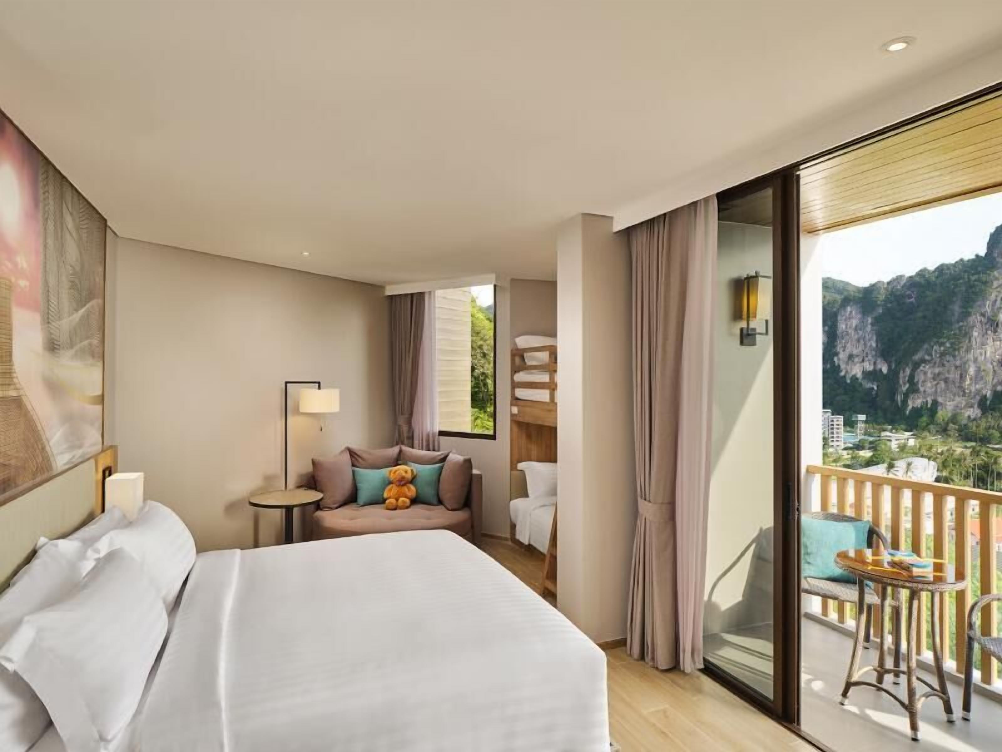 1 bedroom, premium bedding, memory-foam beds, minibar