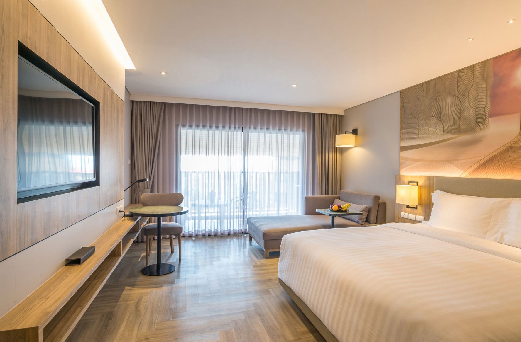 1 bedroom, premium bedding, memory-foam beds, minibar