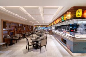 2 restauranter, frokost serveres