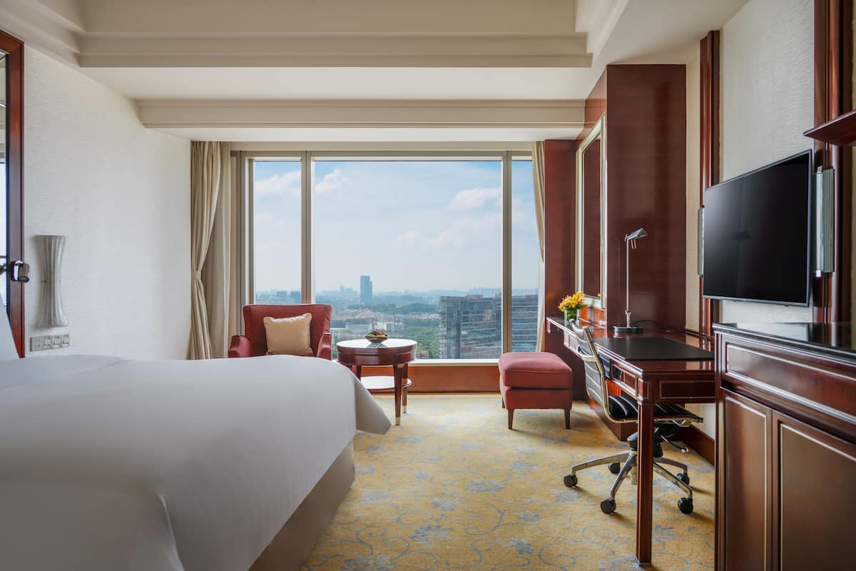 Premium bedding, down duvets, free minibar items, in-room safe