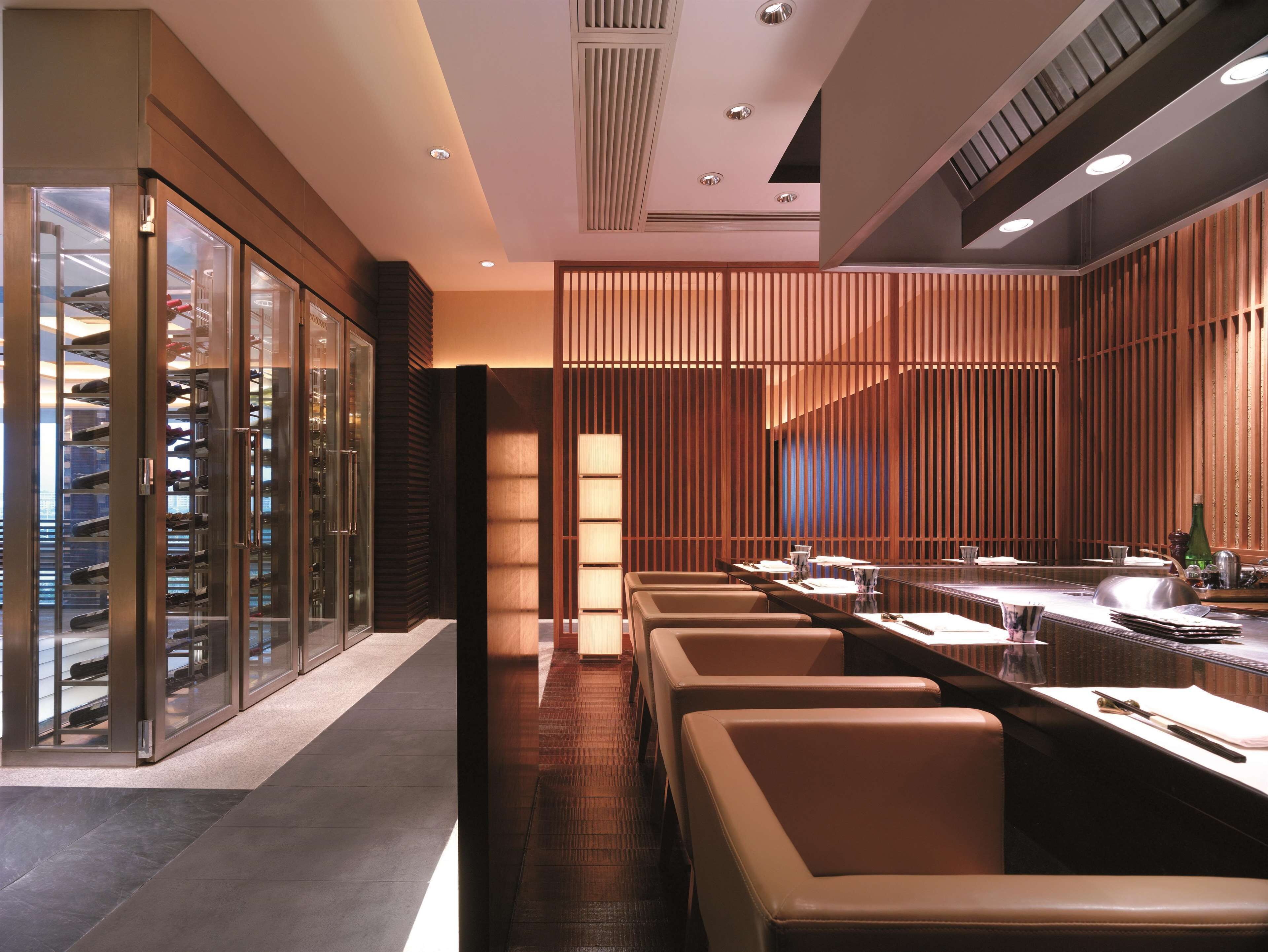 6 restaurants, breakfast, lunch, dinner served; asian cuisine