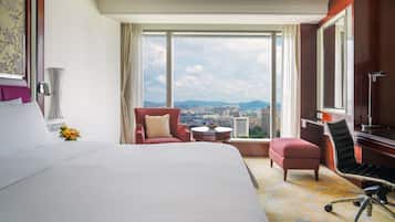 高級寢具、羽絨被、迷你吧贈品、房內夾萬