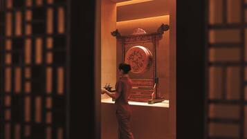 Couples treatment room(s), hot tub, steam room, body treatments