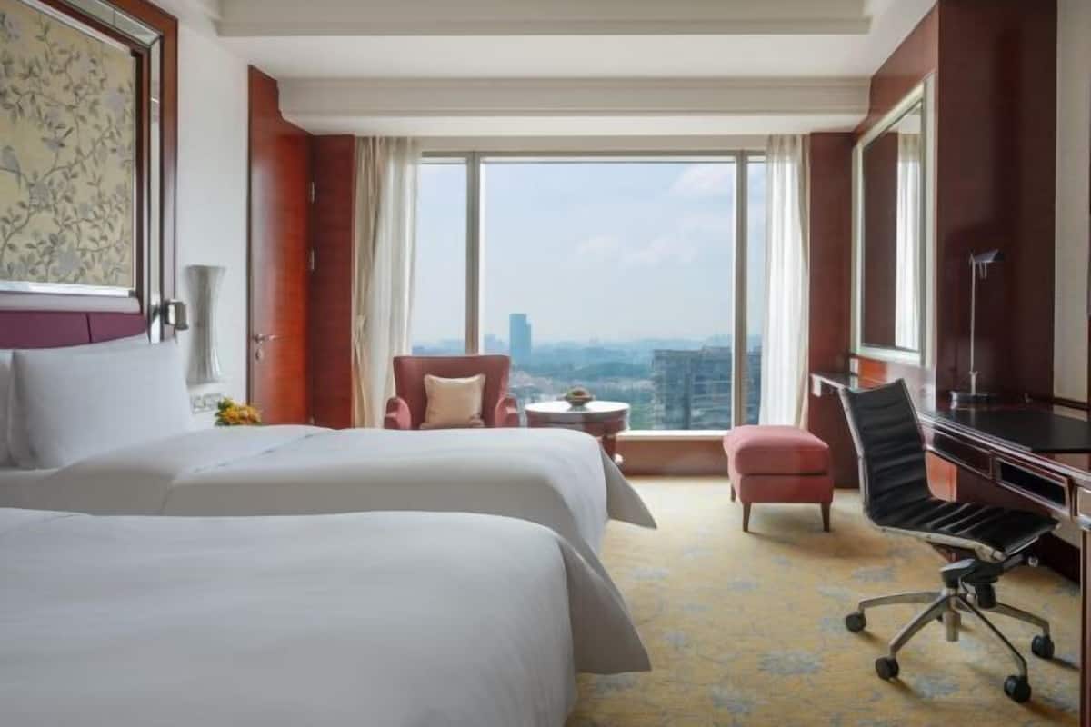Premium bedding, down duvets, free minibar items, in-room safe