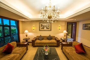 Suíte luxo | Sala de estar | TV, filmes pagos