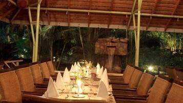 International cuisine, al fresco dining