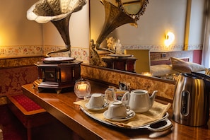 Coffres-forts dans les chambres, bureau, rideaux occultants