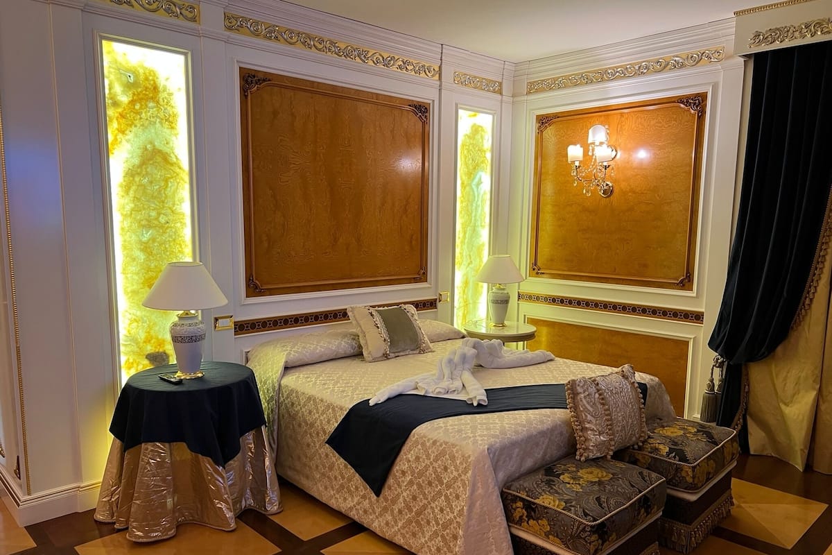 Romantic Studio Suite (Master)