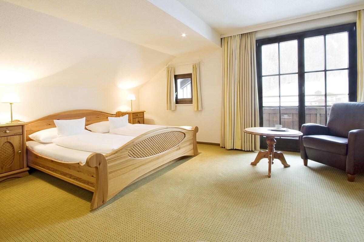 Deluxe Double Room | Premium bedding, in-room safe, desk, free cots/infant beds