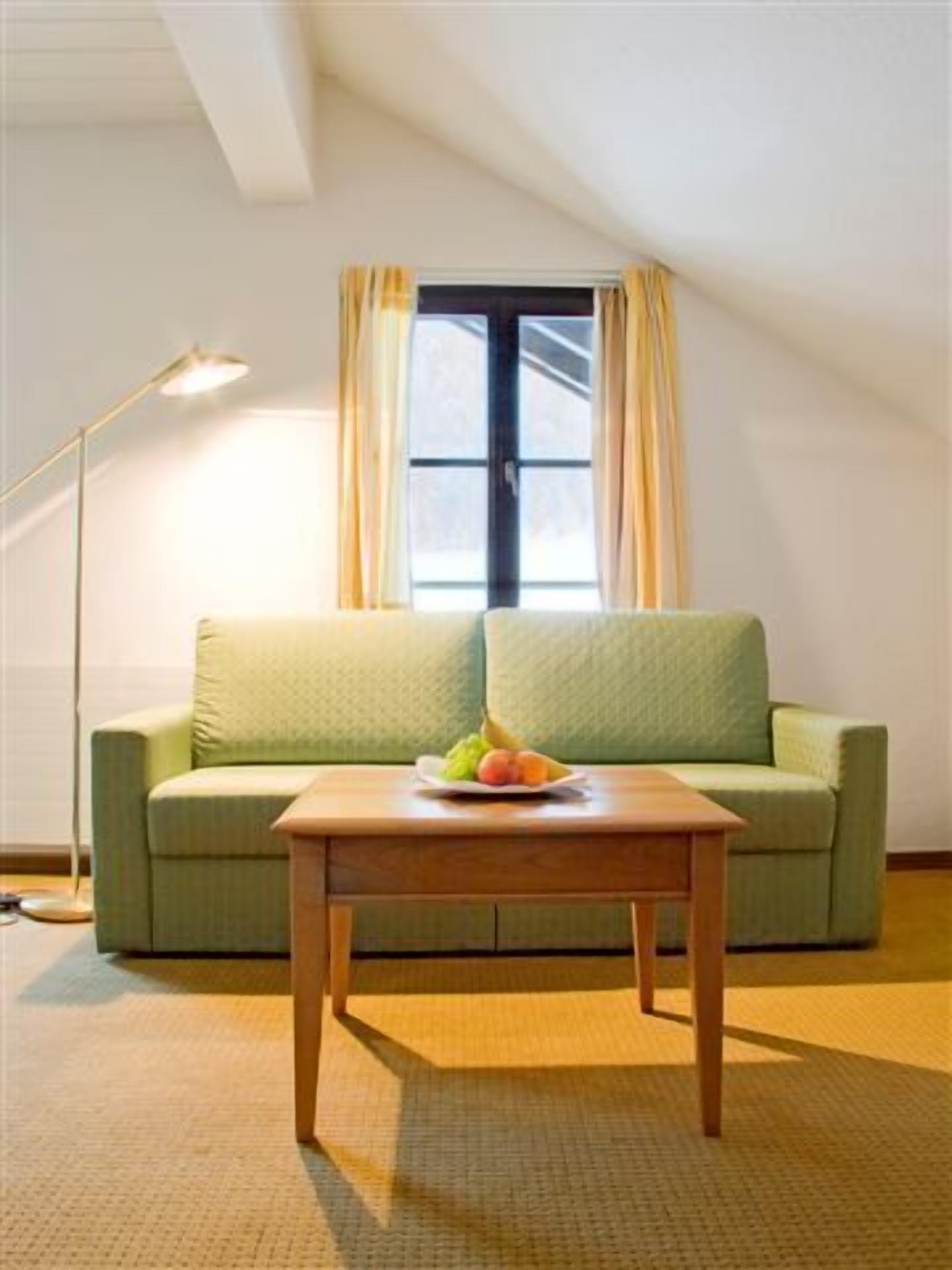 classic double room | living area | tv