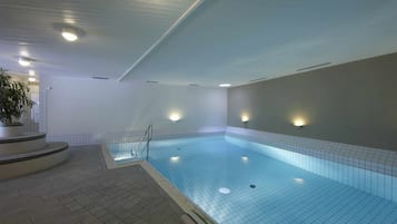 Indoor pool, pool loungers