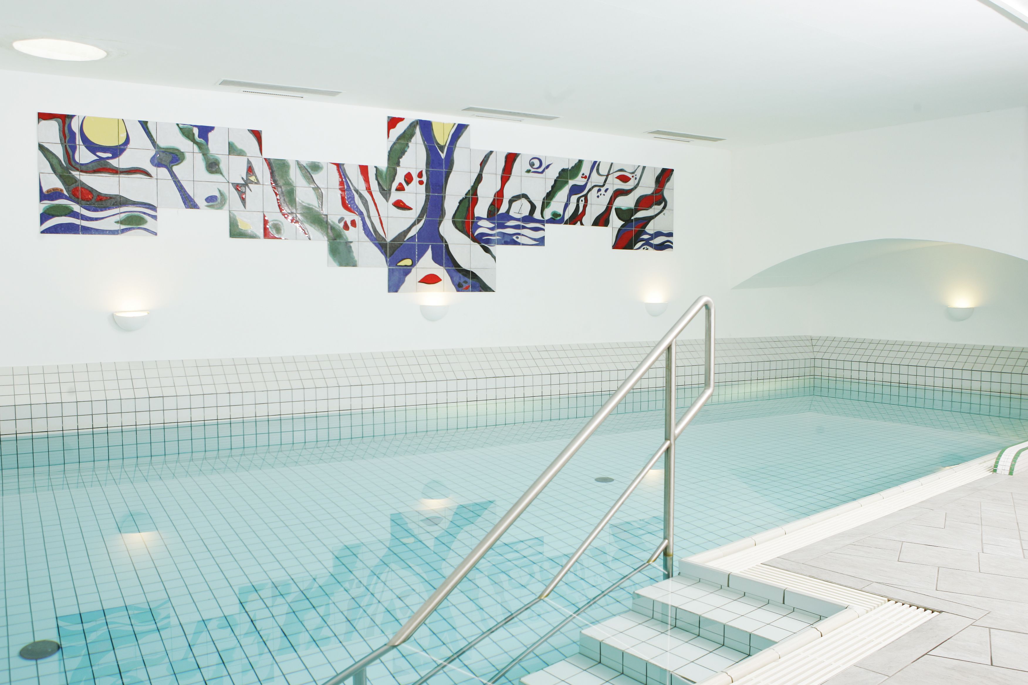 indoor pool, pool loungers