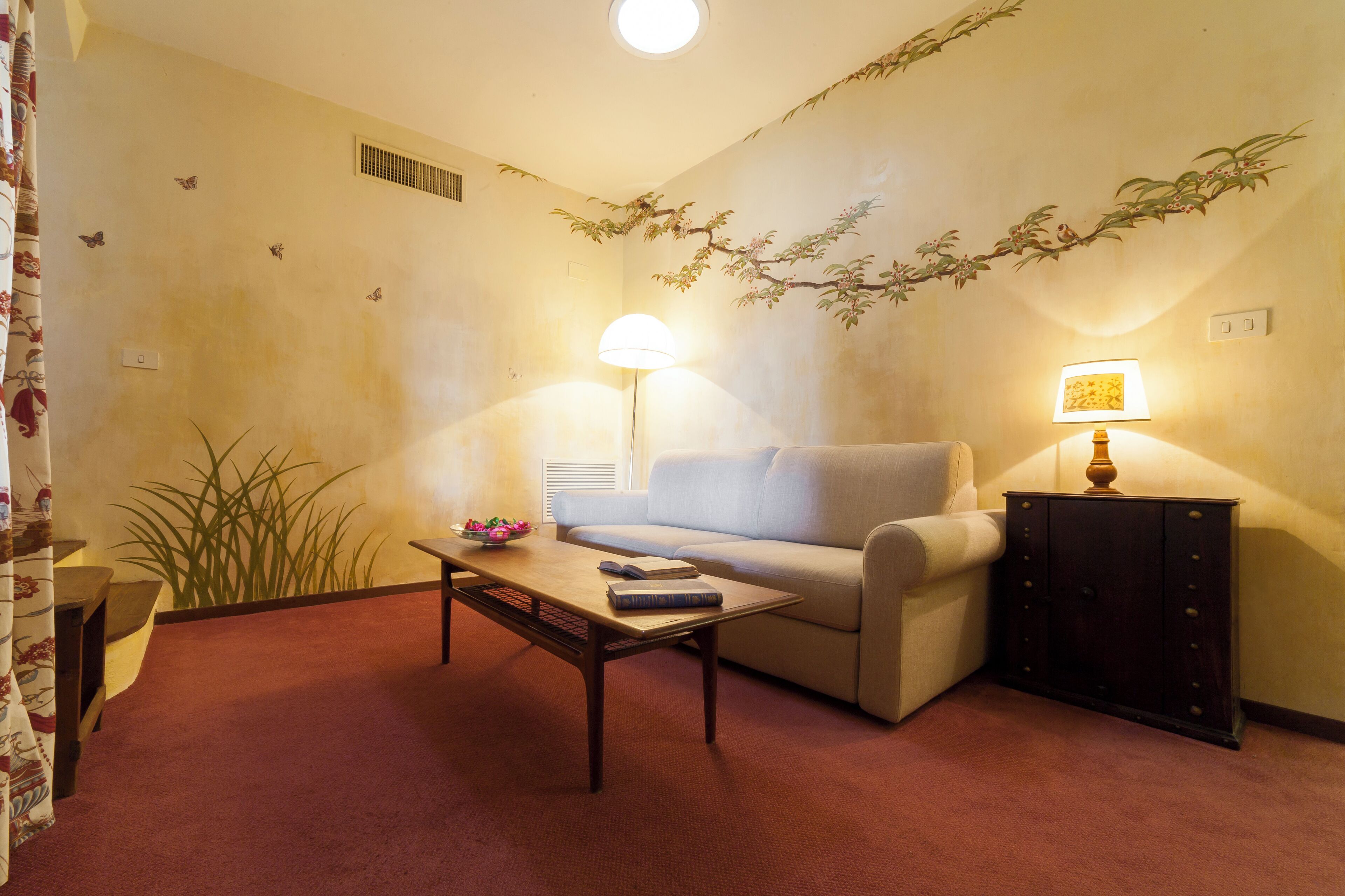 suite | living area | lcd tv