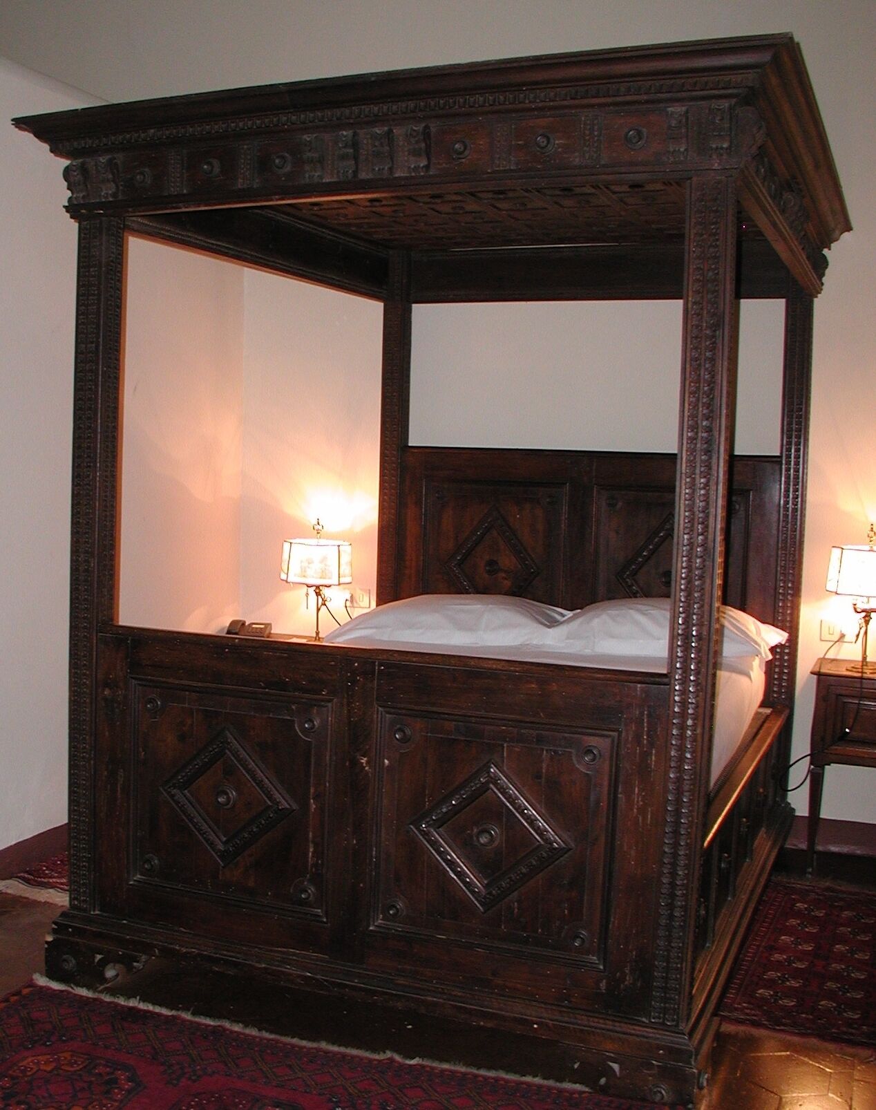 double room | minibar, in-room safe, desk, cots/infant beds