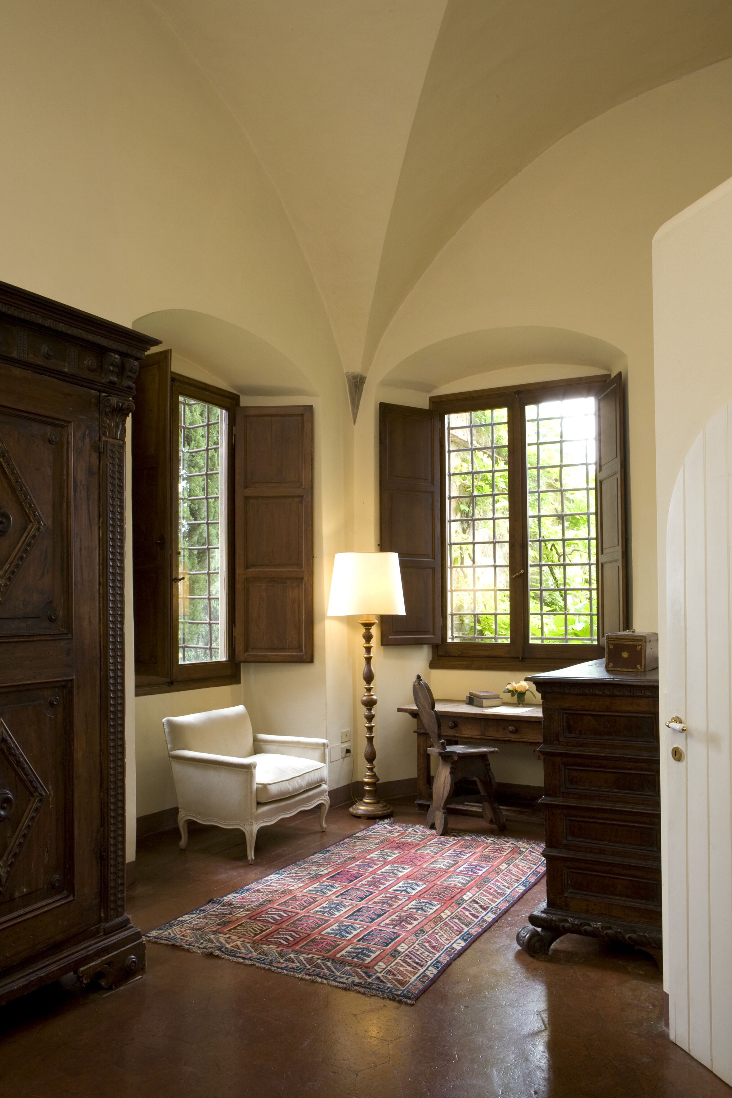 double room | minibar, in-room safe, desk, cots/infant beds