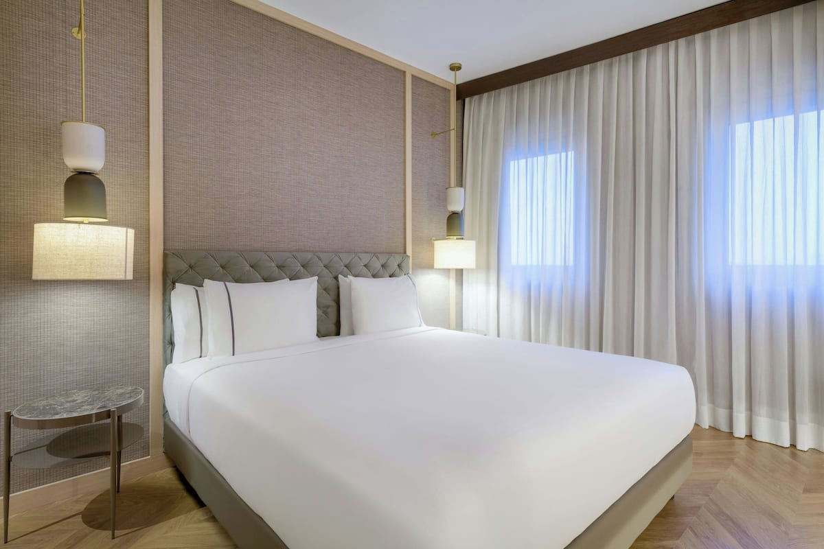Superior Room, 1 Katil Raja (King), Non Smoking, City View | Peralatan tempat tidur premium, gebar bulu kapas, bar mini