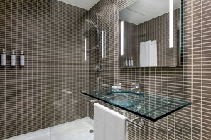 Standard Room, 1 Queen Bed | Bathroom | Combined shower/bathtub, designer toiletries, hair dryer, bidet