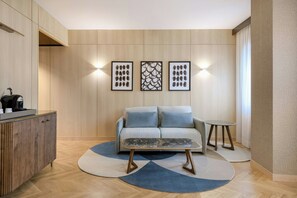 Premium bedding, down duvets, minibar, in-room safe - AC Hotel Milano by Marriott (Milan)