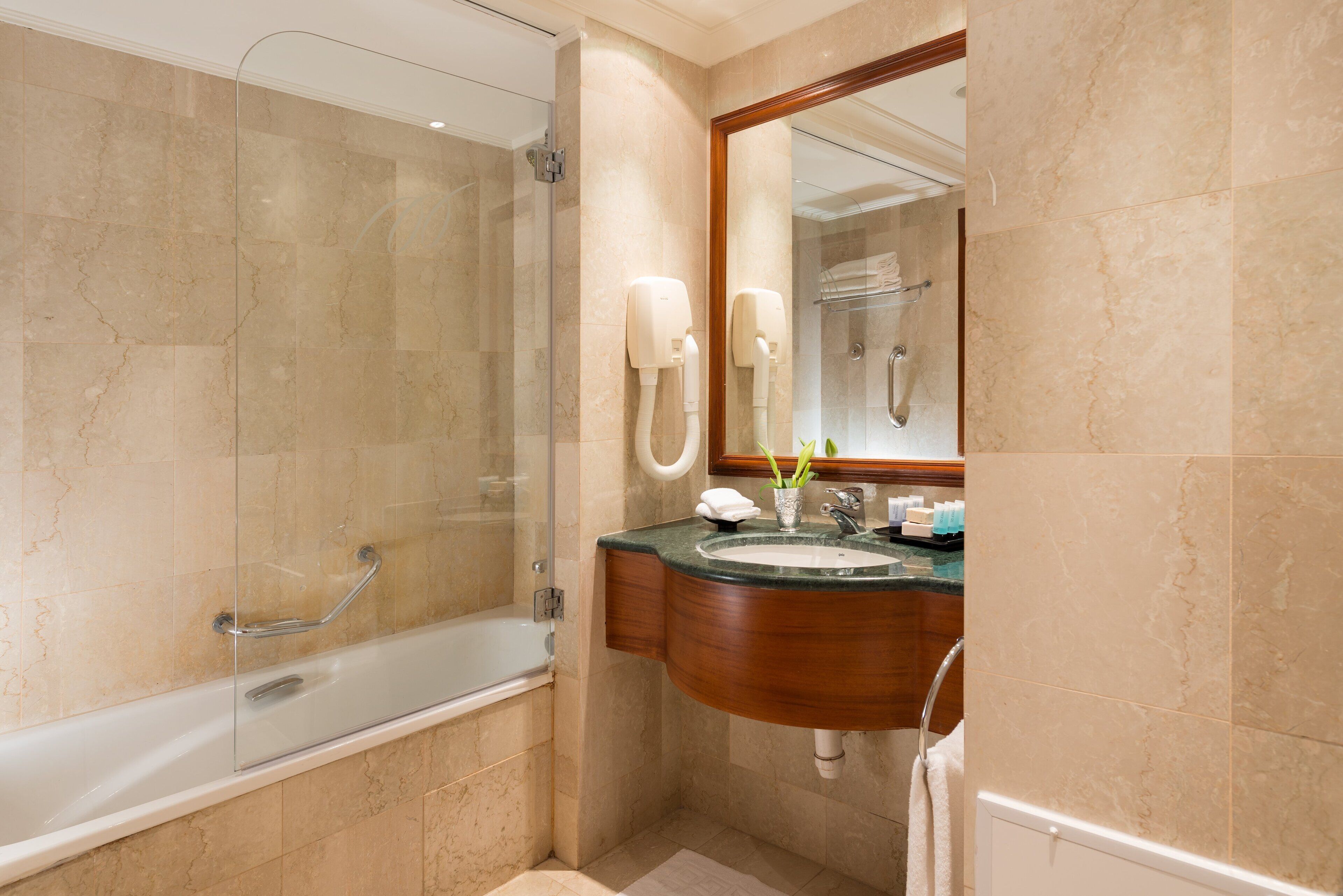 deluxe family | 1 bedroom, minibar, in-room safe, desk