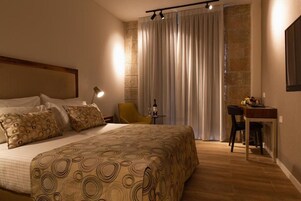 Ropa de cama de alta calidad y minibar