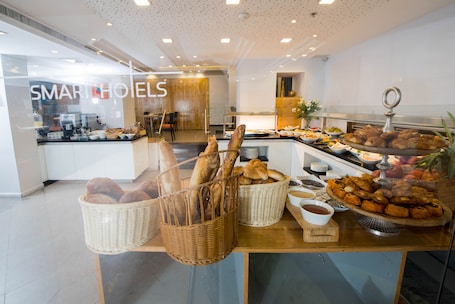 Buffet. Montefiore Hotel