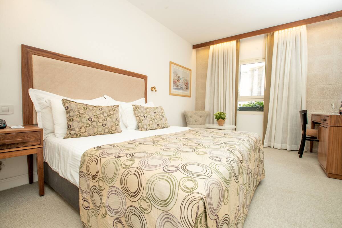 Standard Room | Premium bedding, minibar, in-room safe, desk