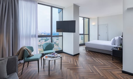 Family Room | In-room safe, blackout drapes, iron/ironing board, free WiFi