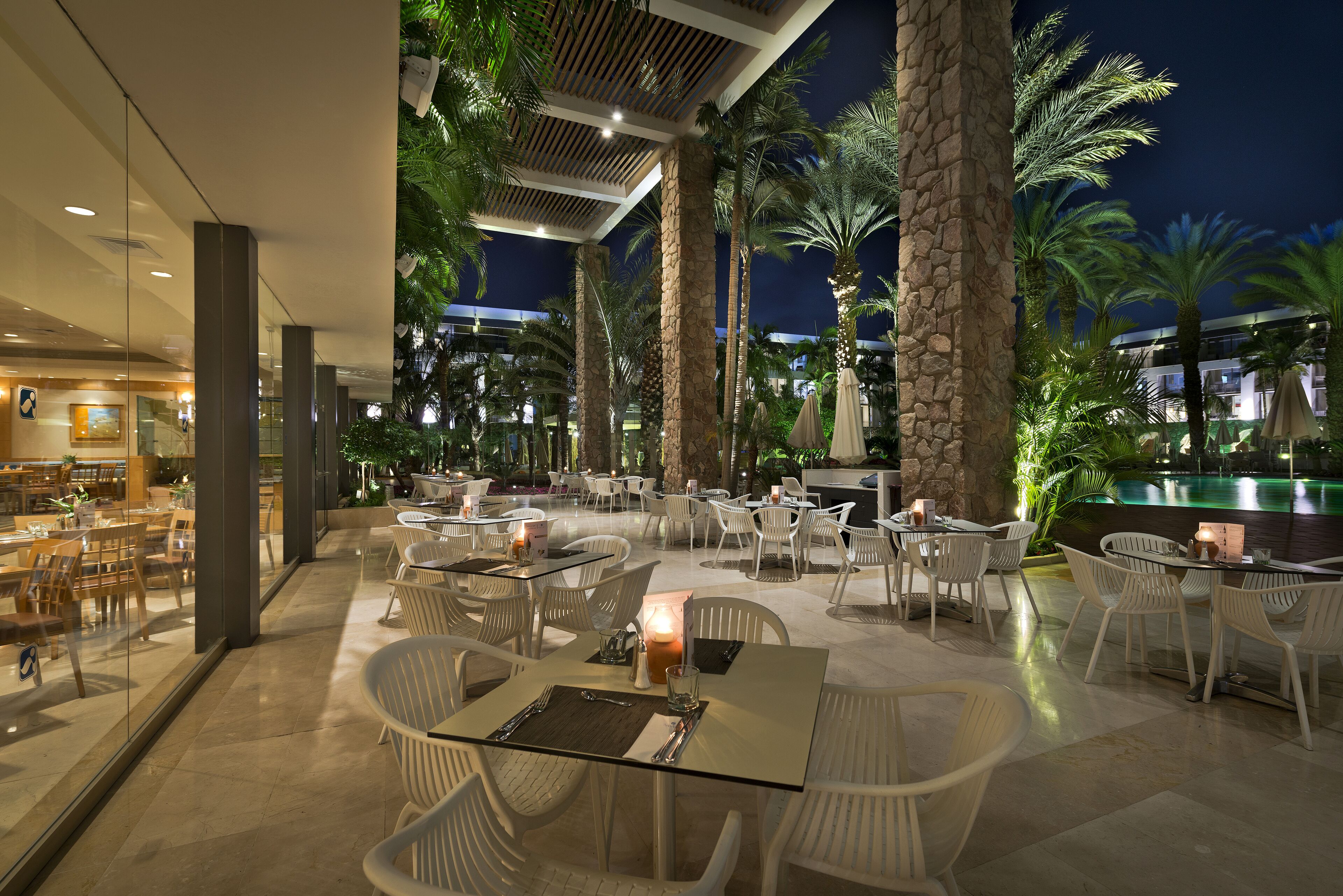 breakfast, lunch and dinner served