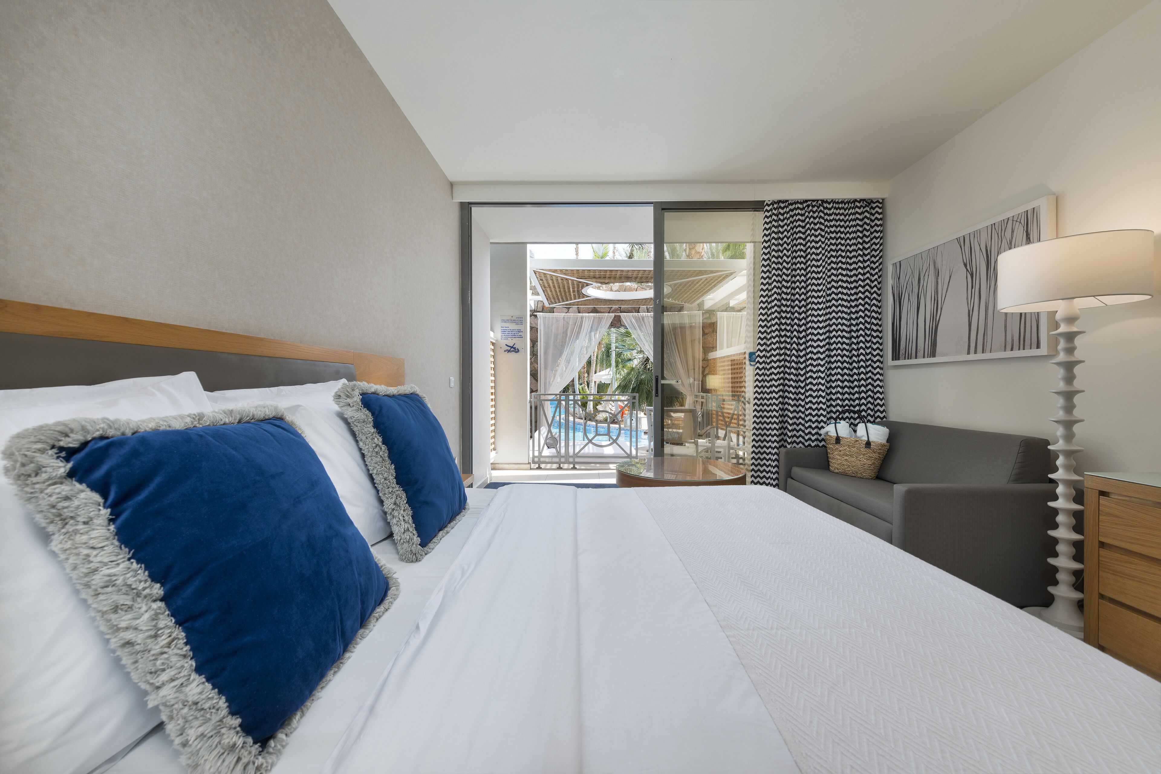 Standard Room (Water Front PV) | Minibar, in-room safe, desk, blackout curtains