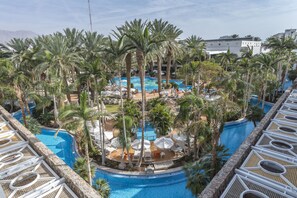 Chambre Familiale, vue piscine | Vue de la chambre