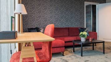 Premium Suite | Zimmersafe, Schreibtisch, laptopgeeigneter Arbeitsplatz