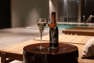 Kapalı yüzme havuzu 