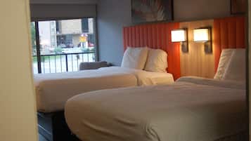 Habitación estándar, 2 camas de matrimonio | Ropa de cama de alta calidad y colchones con acolchado adicional