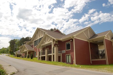 Vacation Lodge - Image 33