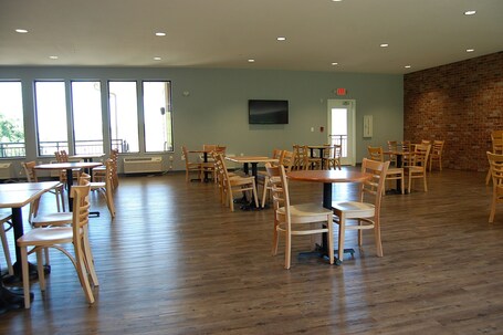 Vacation Lodge - Image 28