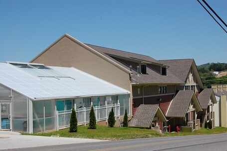 Vacation Lodge - Image 7