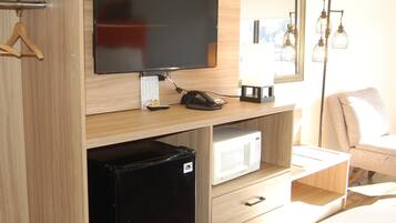 Standard Room, 2 Queen Beds, No Balcony | Premium bedding, pillowtop beds, in-room safe, blackout drapes